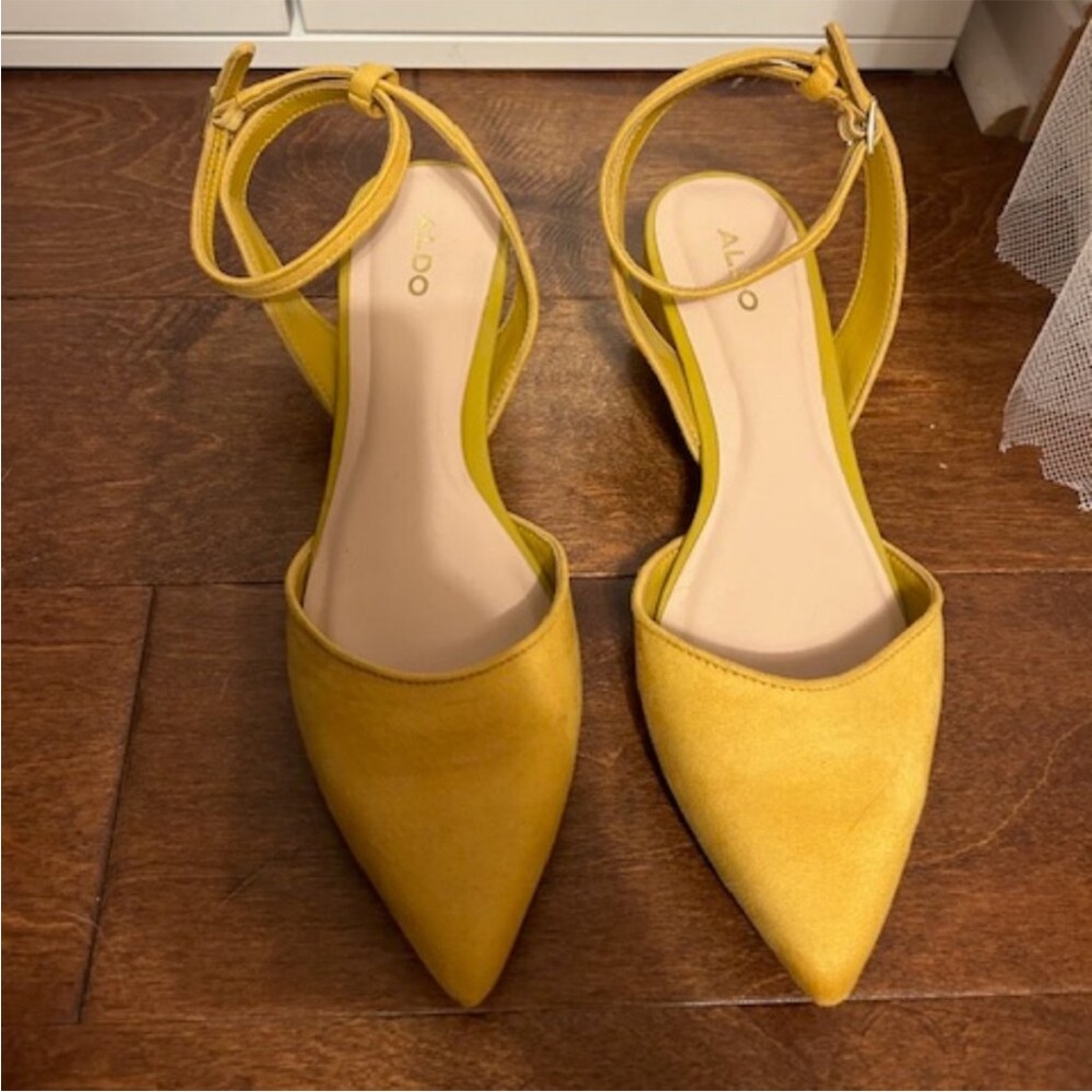 Aldo Suede Low Heel with Wrap Around Straps Sz 9